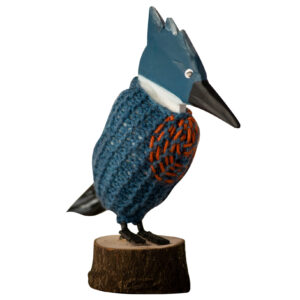 Artesanía de Chile en La Unión: Colección de figuras de animales en lana tejida y madera tallada a mano de Kalkona. En la imagen se aprecia la delicadeza del oficio manual y la conexión con la naturaleza del sur chileno. Ideal para decoración con propósito y regalos con alma. Encuéntranos en redes como @KalkonaChile y coordina tu pedido al WhatsApp +56991320953 para envíos a todo el país.